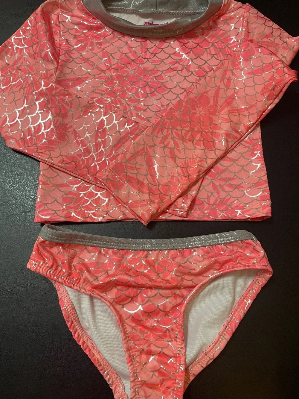 Penelope Mack Coral Pink Mermaid Scale Rash Guard Bikini Set like new Sz. 7